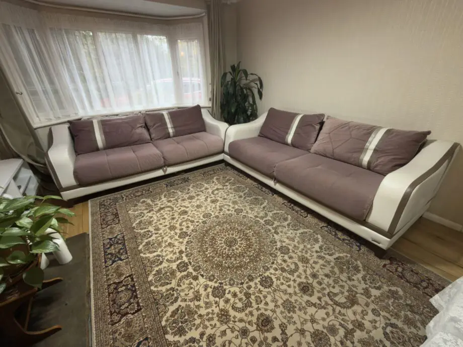 Modern Sofa Set – 2 × 3-Seater Sofas + 2 Armchairs (Excellent Condition)