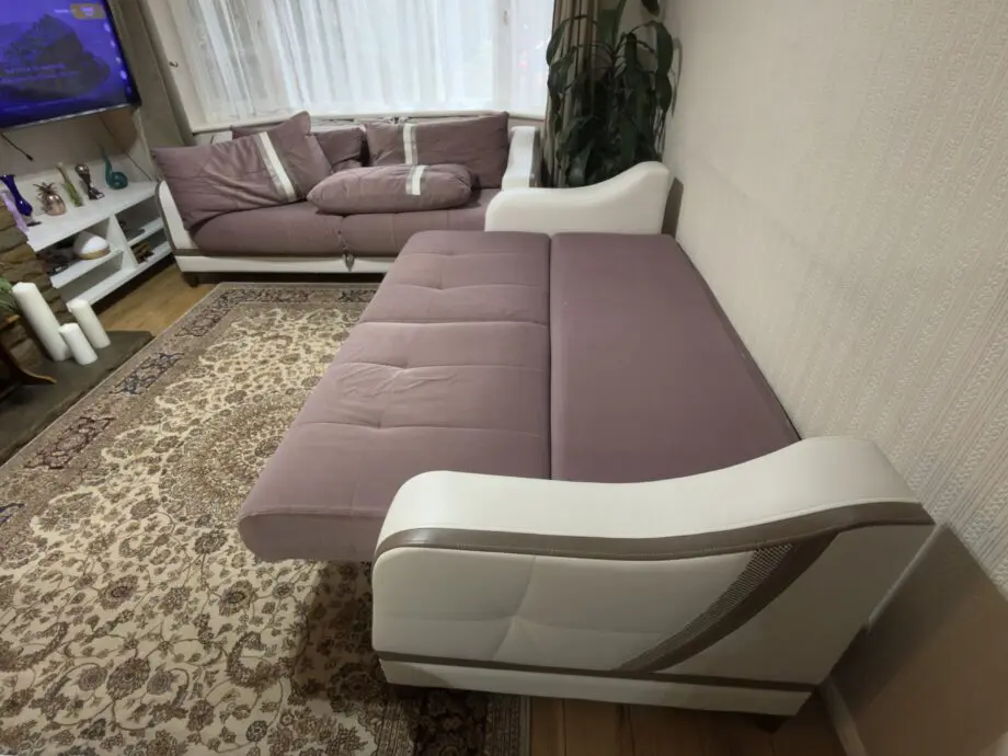 Modern Sofa Set – 2 × 3-Seater Sofas + 2 Armchairs (Excellent Condition)
