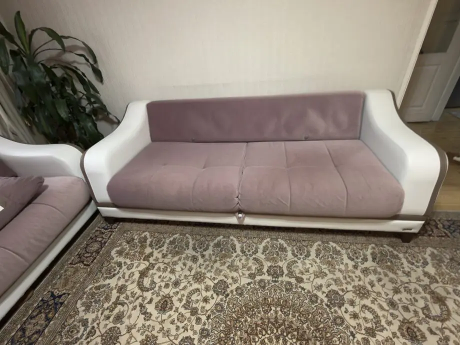 Modern Sofa Set – 2 × 3-Seater Sofas + 2 Armchairs (Excellent Condition)