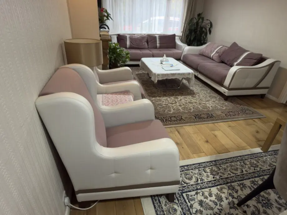 Modern Sofa Set – 2 × 3-Seater Sofas + 2 Armchairs (Excellent Condition)