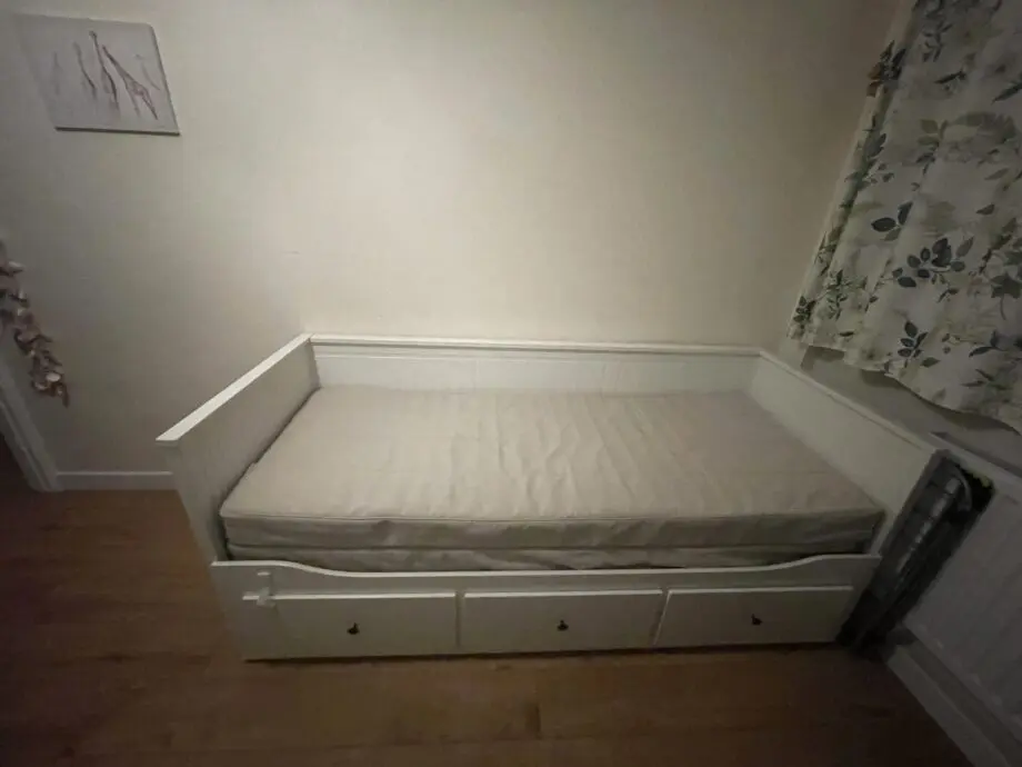 IKEA Hemnes white guest bed / day bed / sofa