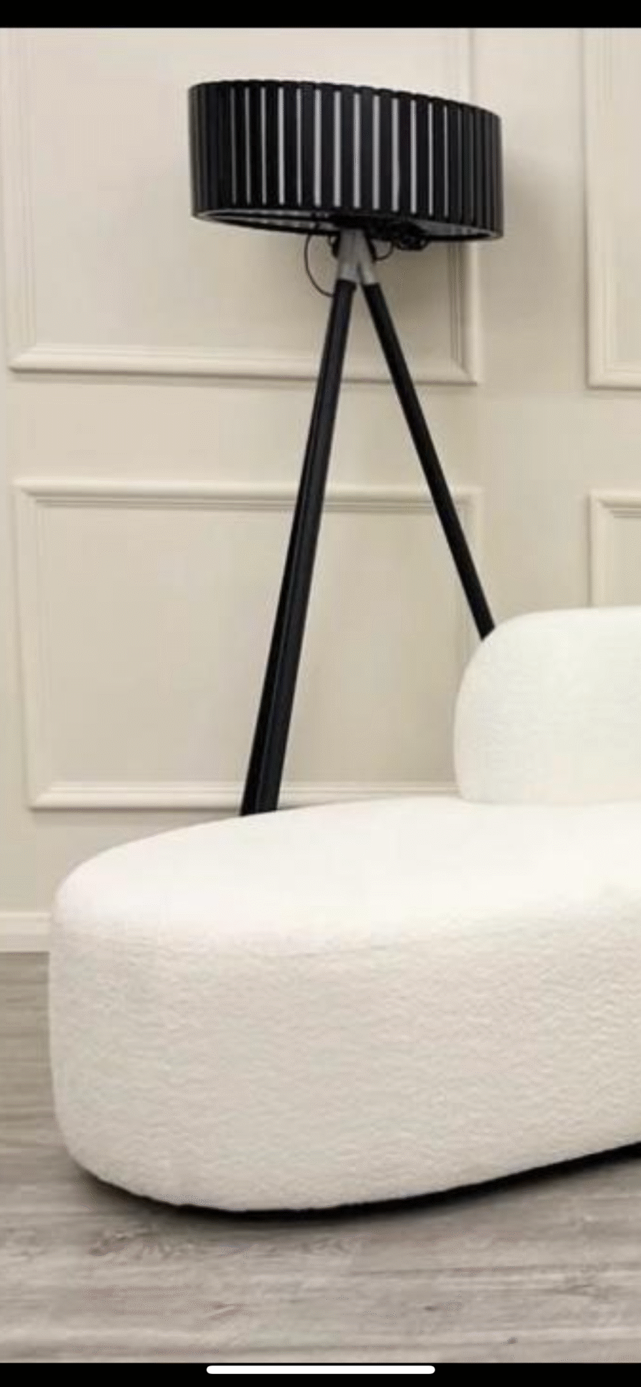 Off white Elegant 4 Seater