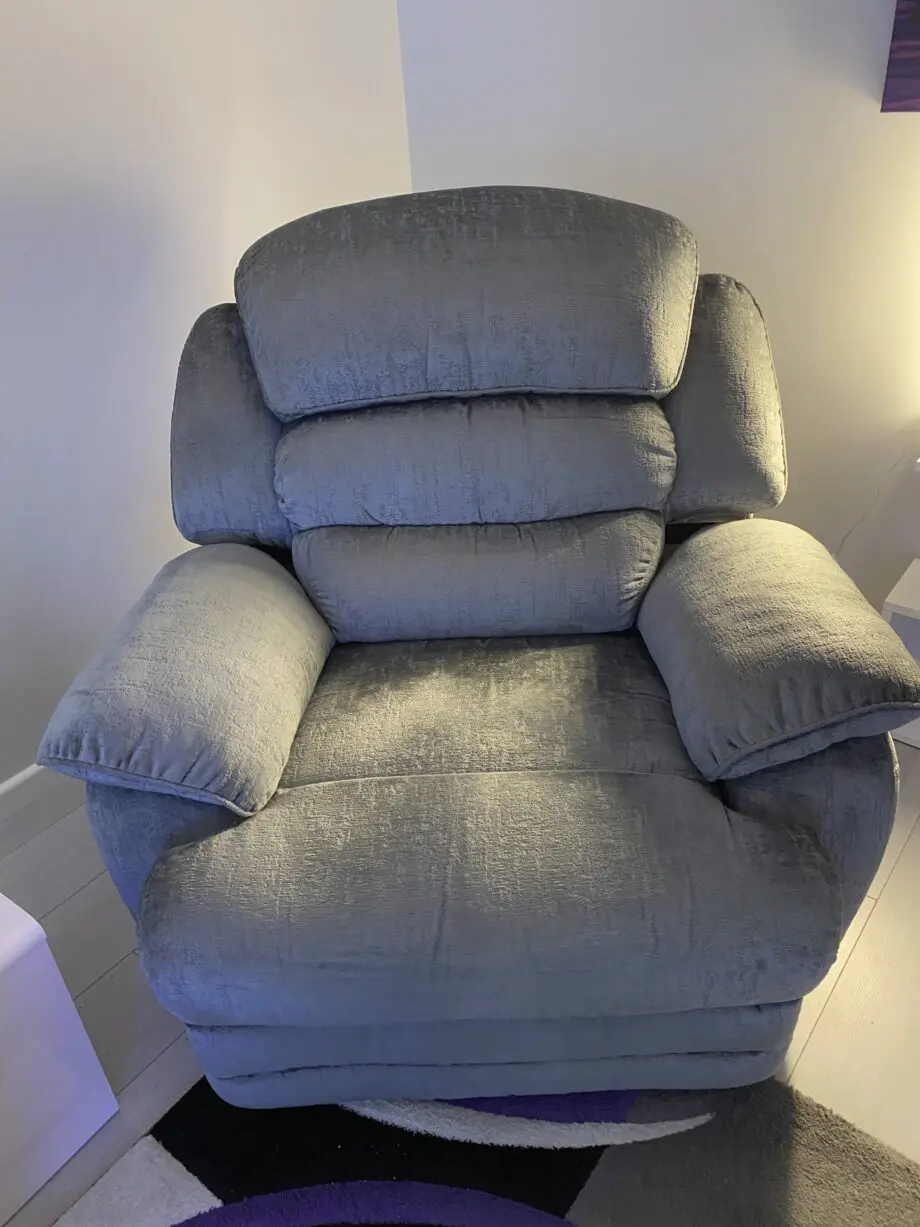 Sofology Farringdon power recliner chair