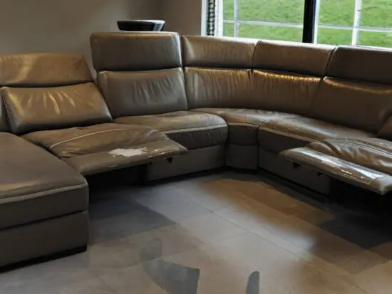 Leather Corner Sofa with 2 recliner(last day before it goes reducing to £400