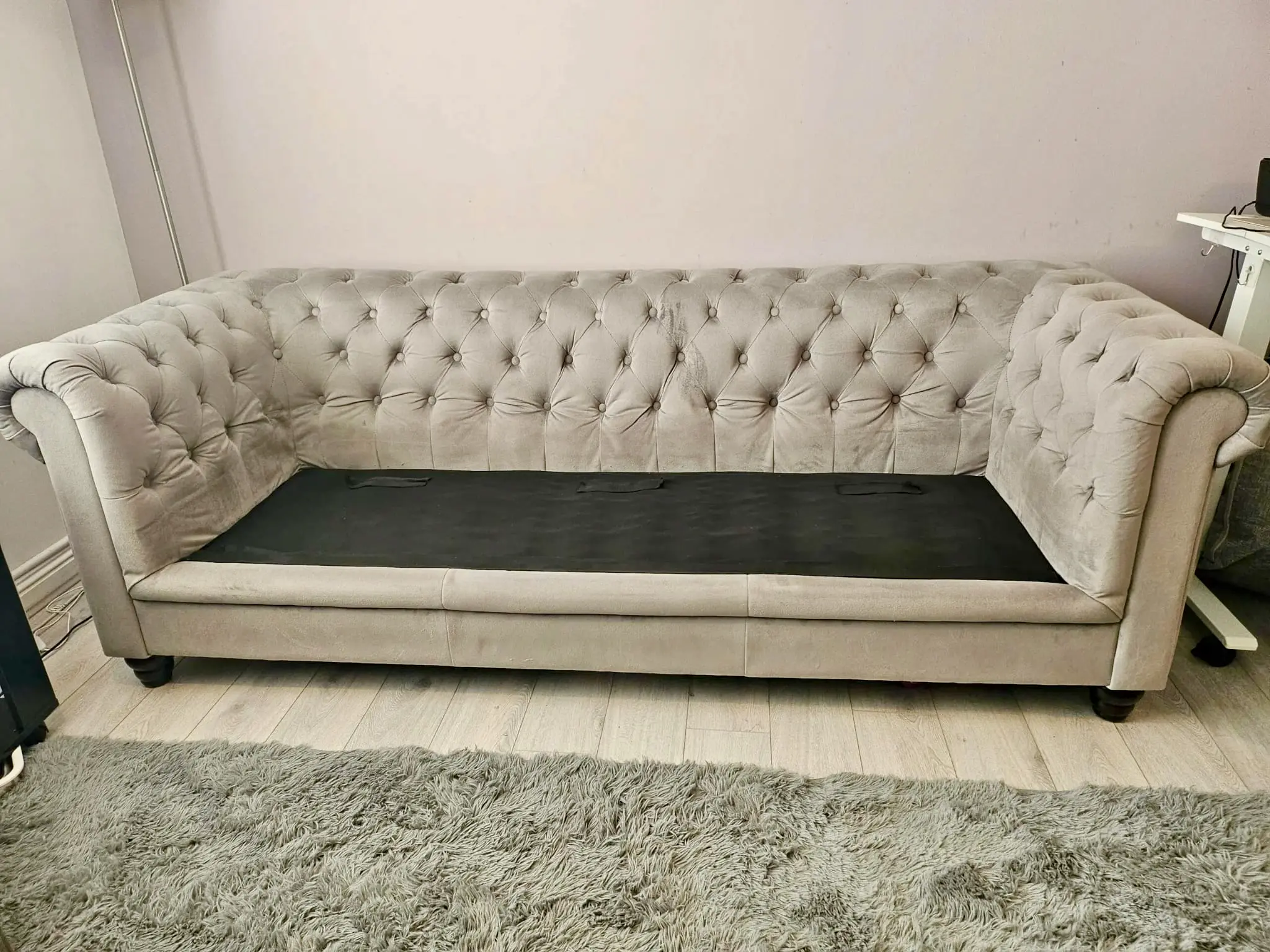 3 seater like new Chesterfield grey sofa with chaise