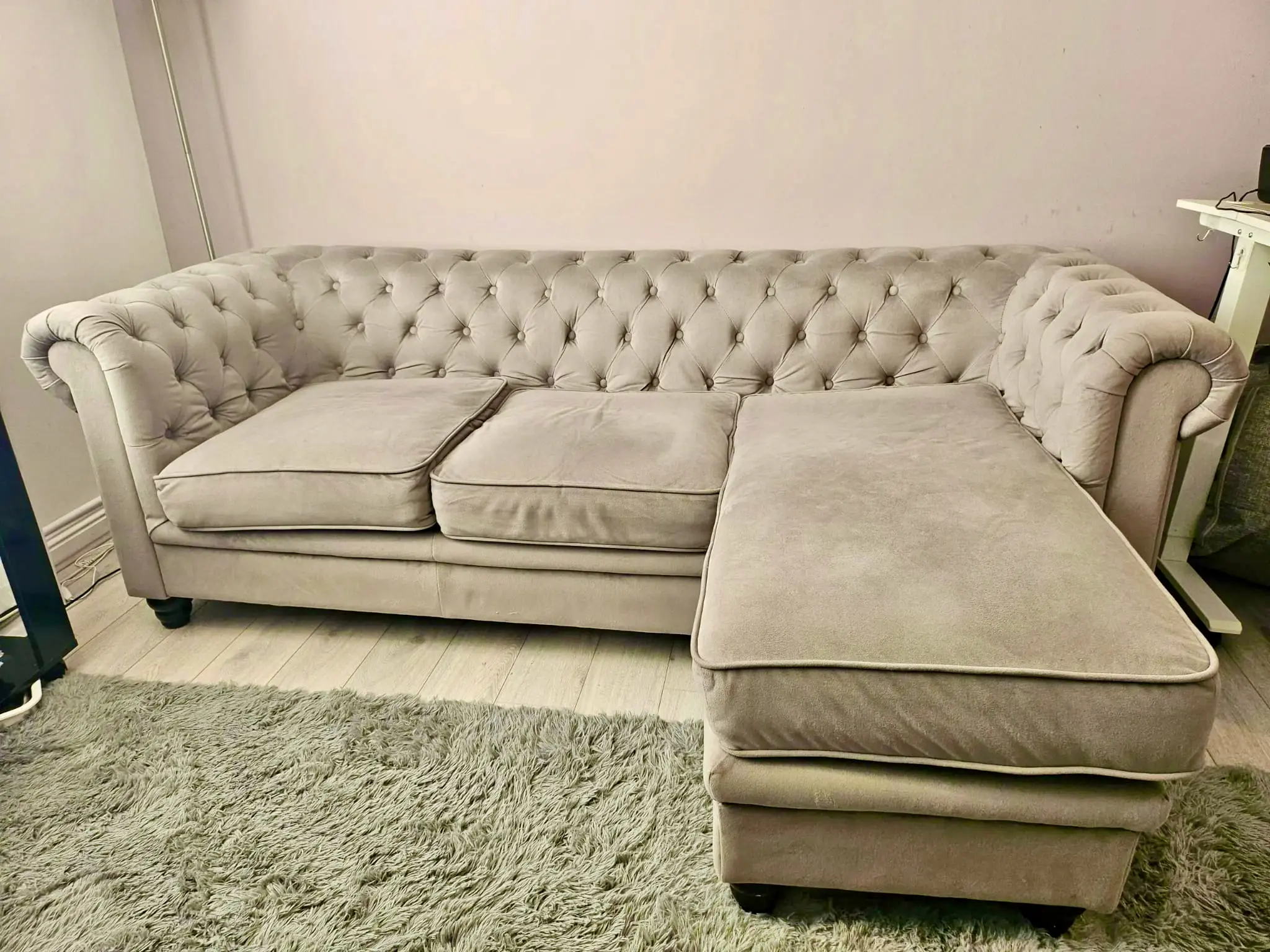 3 seater like new Chesterfield grey sofa with chaise
