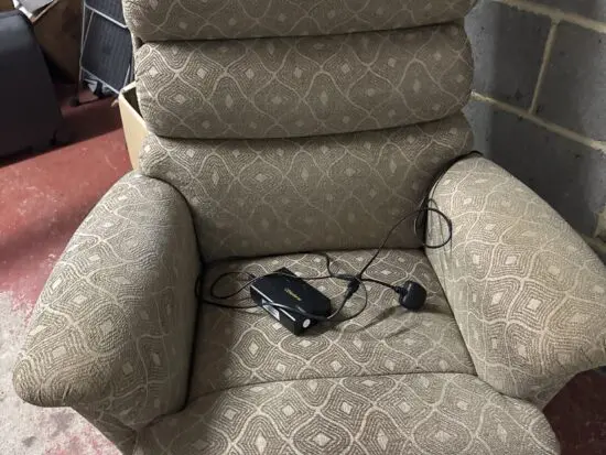 Electric rise and recline chair