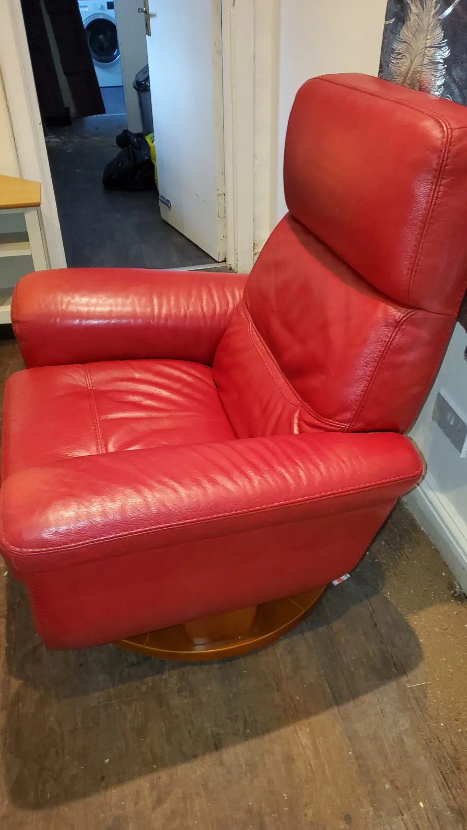 High Quality Bardi Genuine Italian Leather Red Reclining Swivel Chair in Excellent Condition