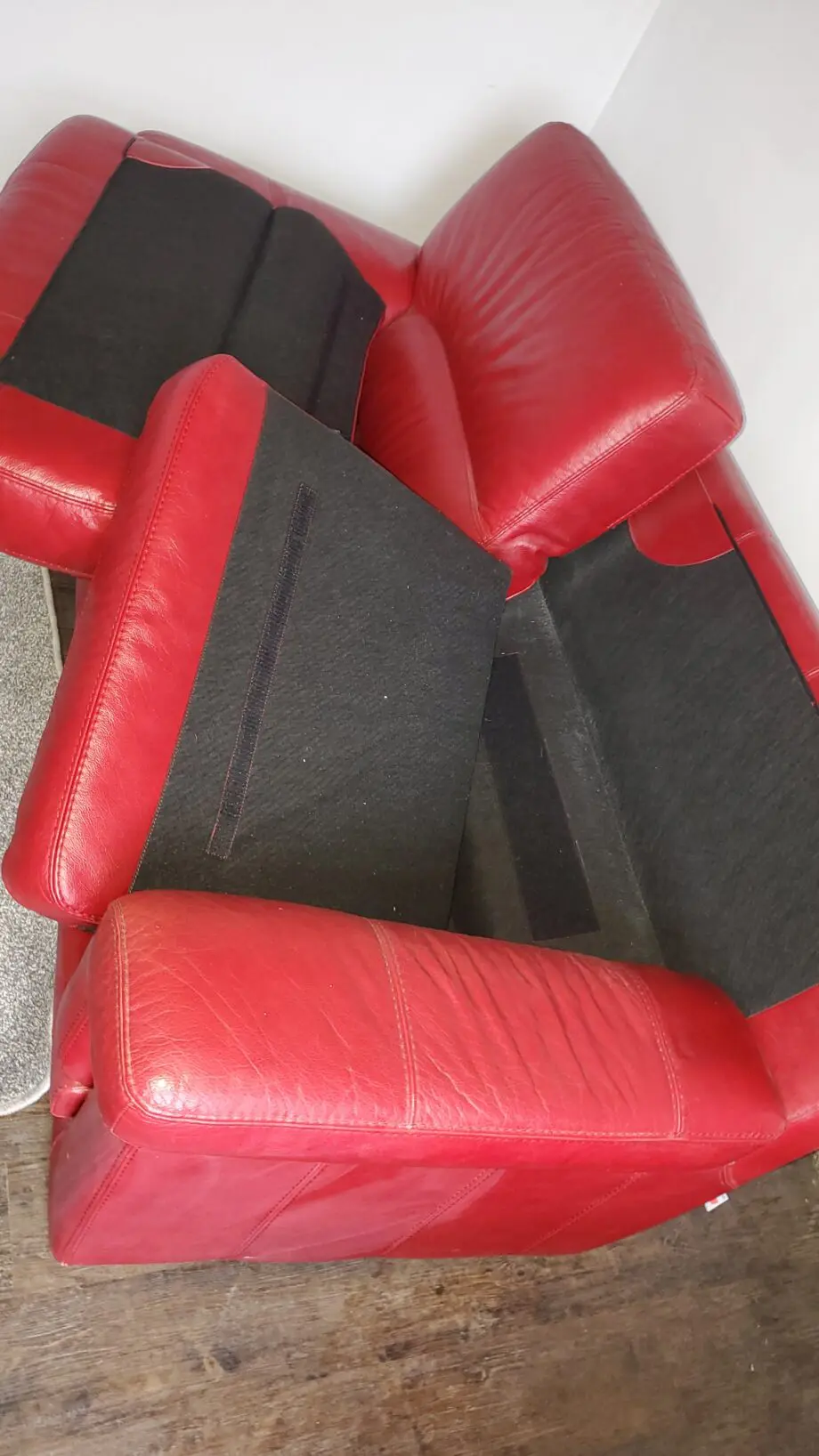 High Quality Bardi Genuine Italian Leather 2 Seater Sofa in Red in Excellent Condition