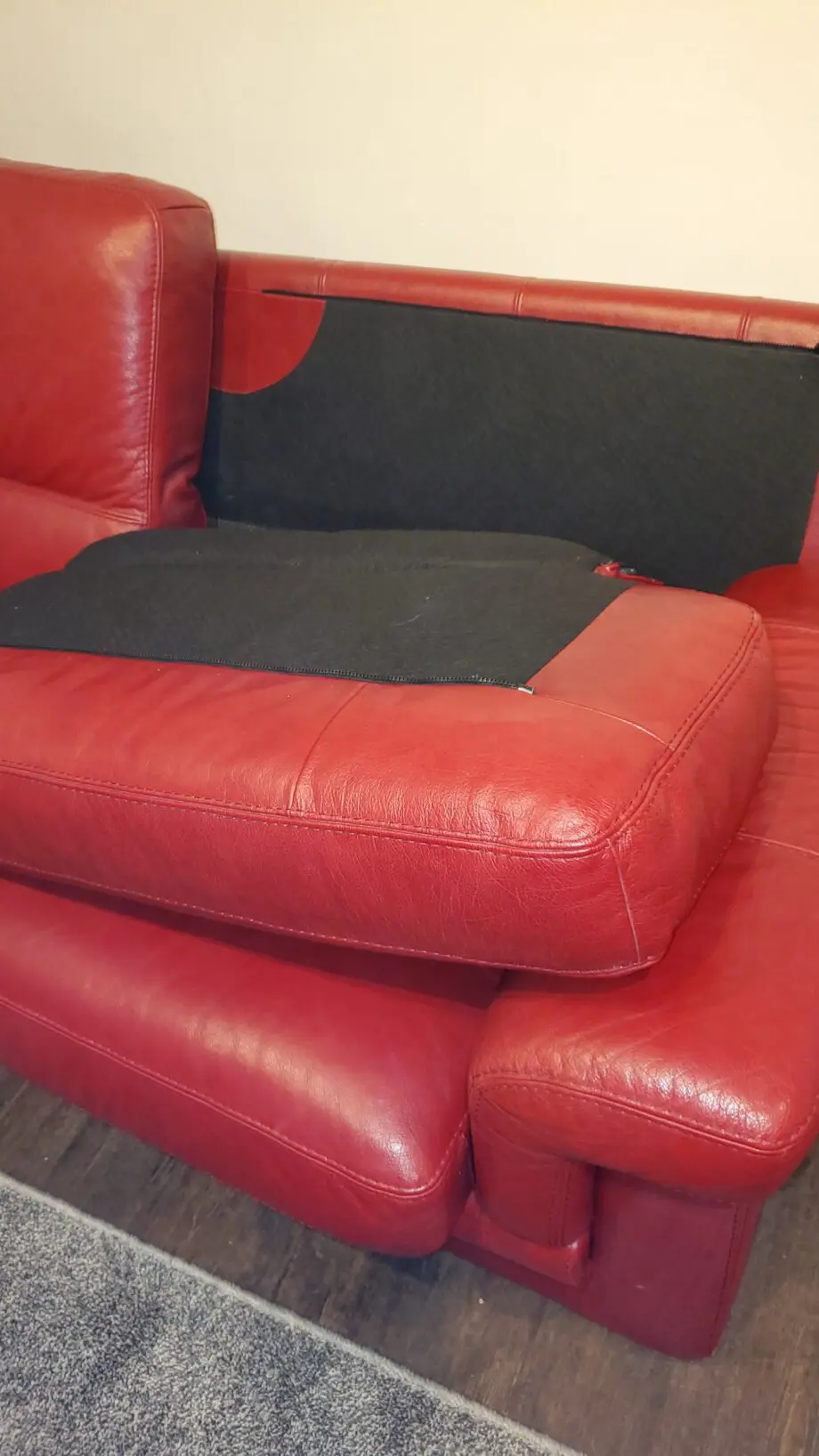 High Quality Bardi Genuine Italian Leather 2 Seater Sofa in Red in Excellent Condition