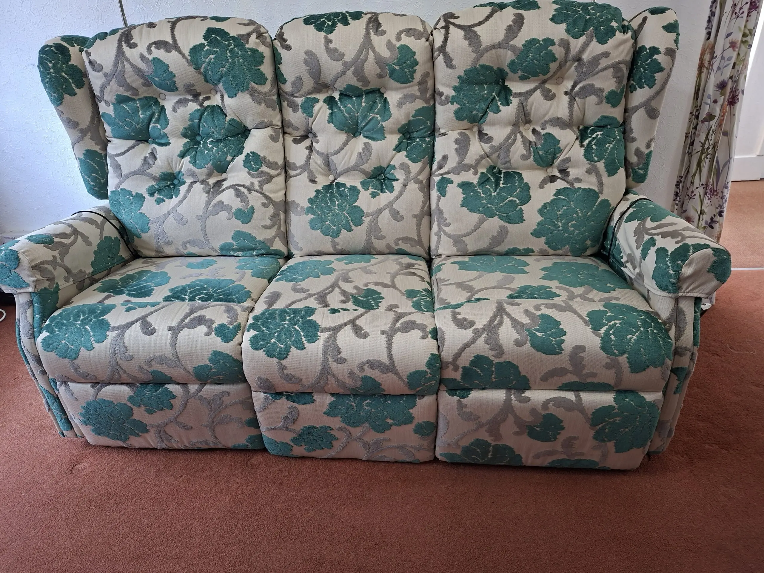 WILLOWBROOK. Cream and green flower pattern