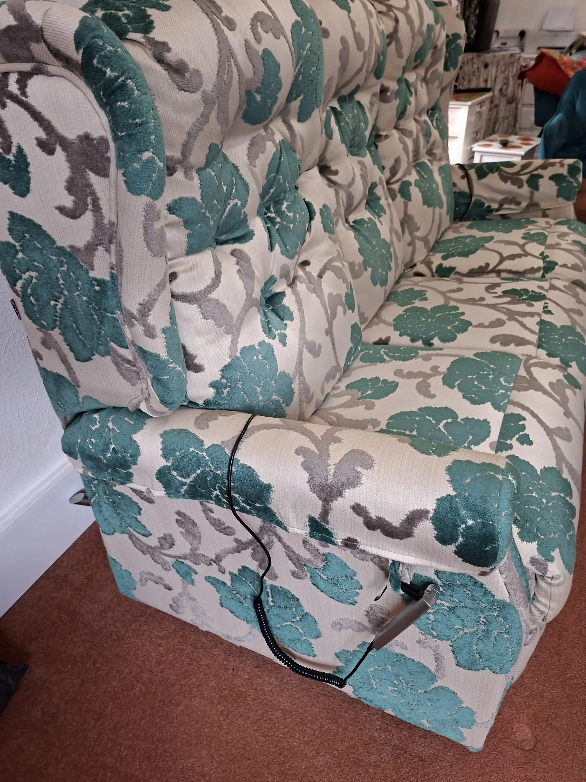 WILLOWBROOK. Cream and green flower pattern