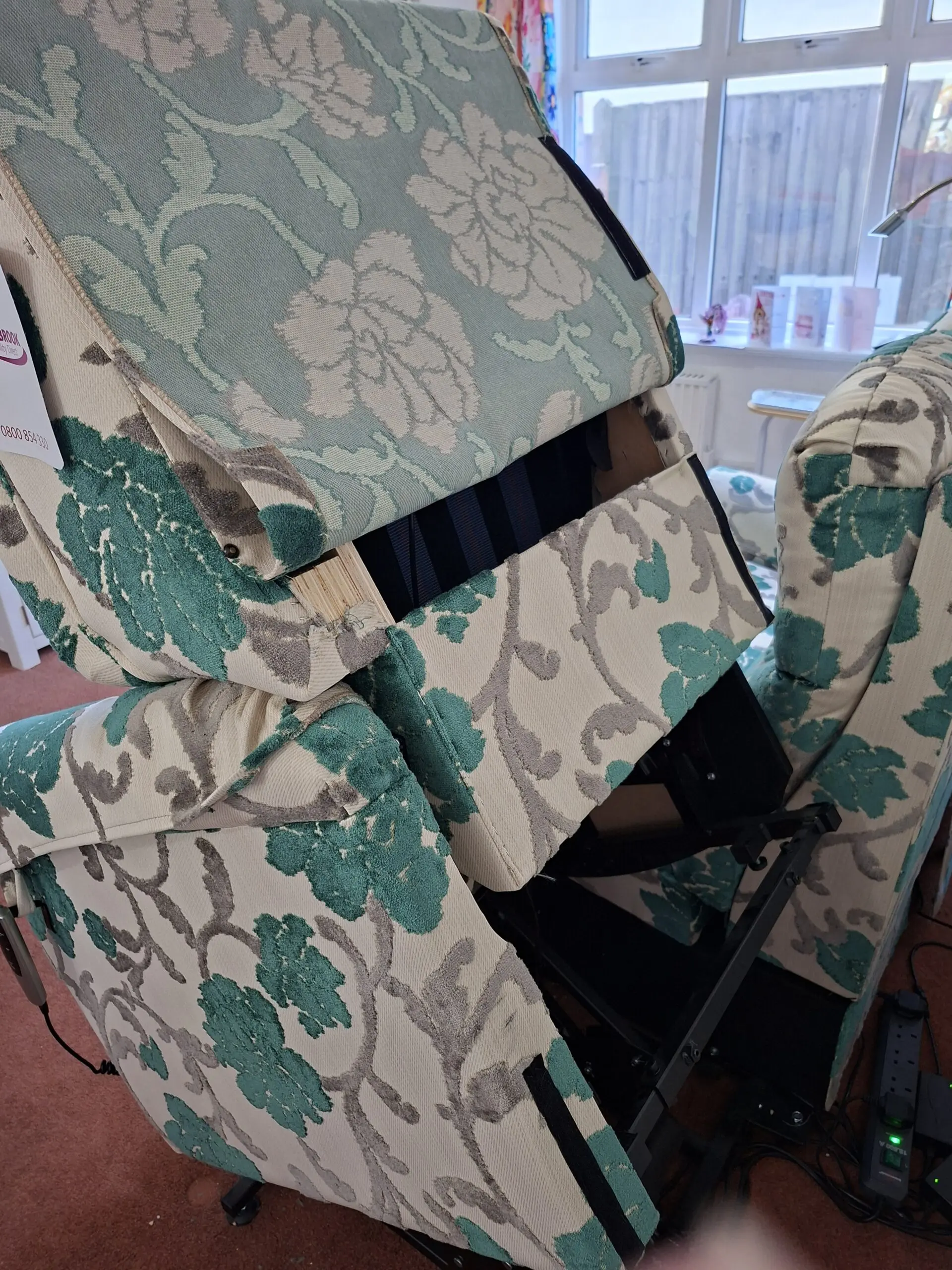 WILLOWBROOK. Cream and green flower pattern