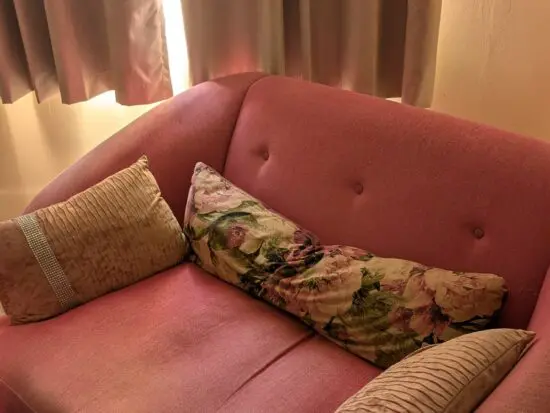 2 Seater Pink Sofa in very good conditiin