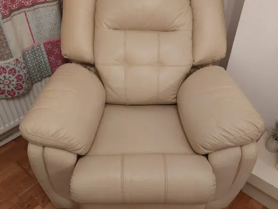 Ivory Laz-y-boy Yorker Rocker Recliner Chair