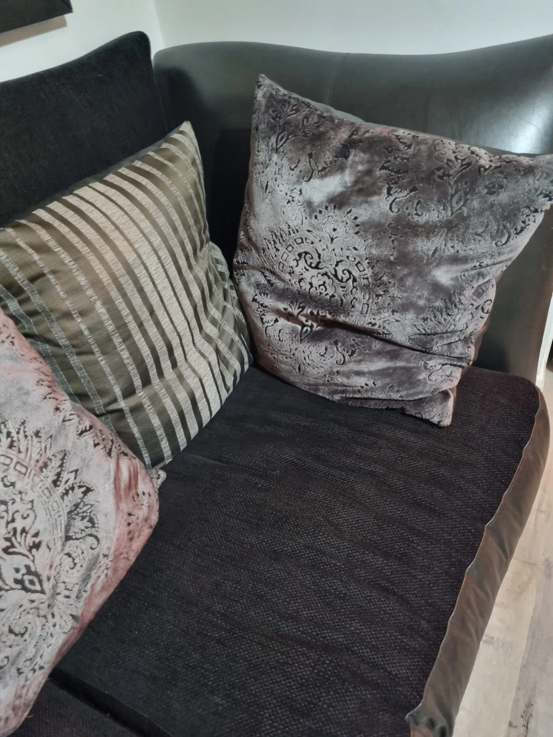 Calia Italia designer winged sofa with 2 matching armchairs