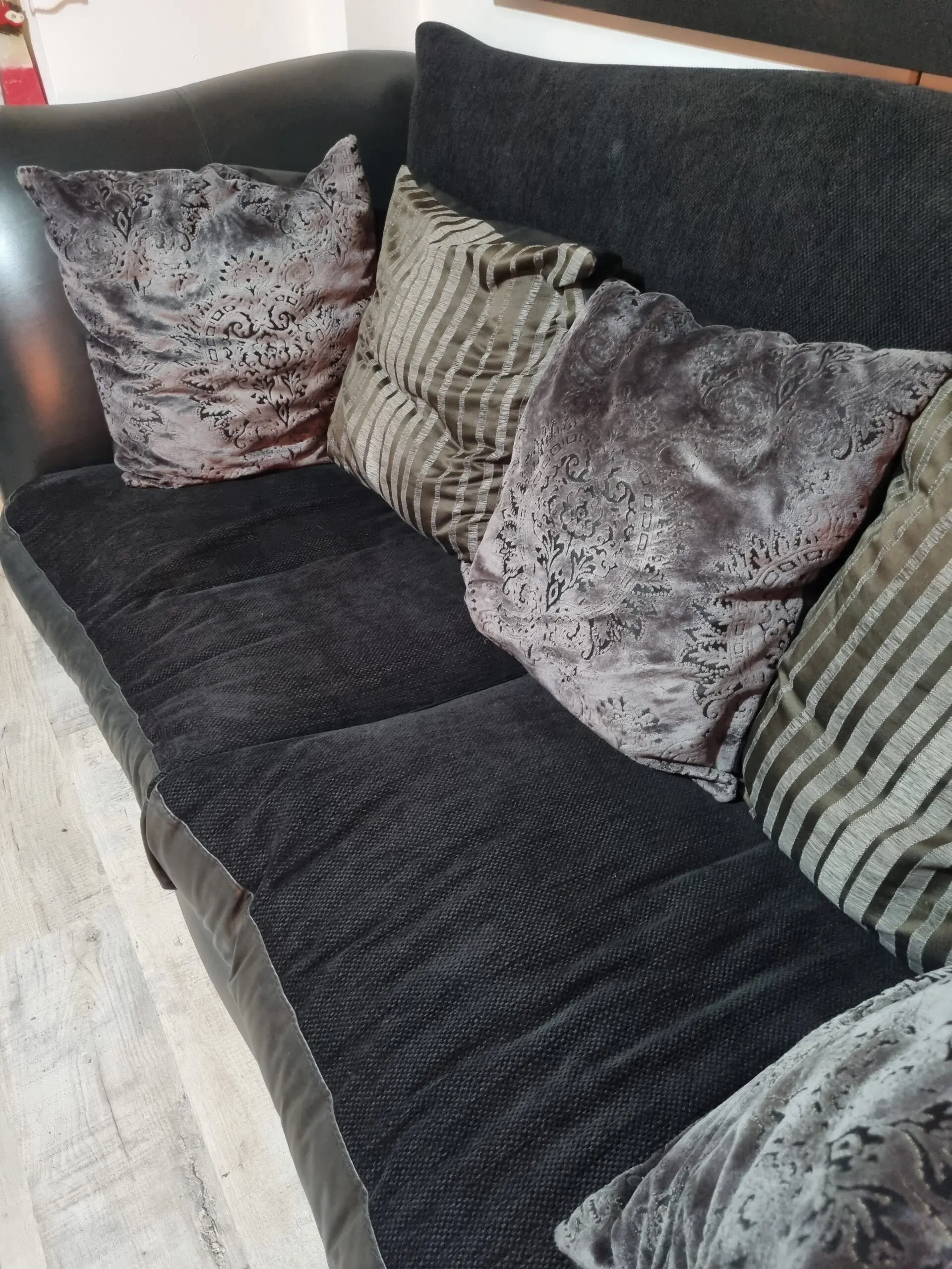 Calia Italia designer winged sofa with 2 matching armchairs