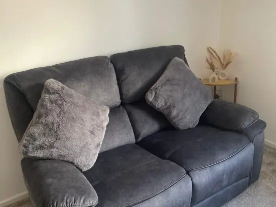 Ultra Comfy 2-Seater Recliner – Excellent Condition