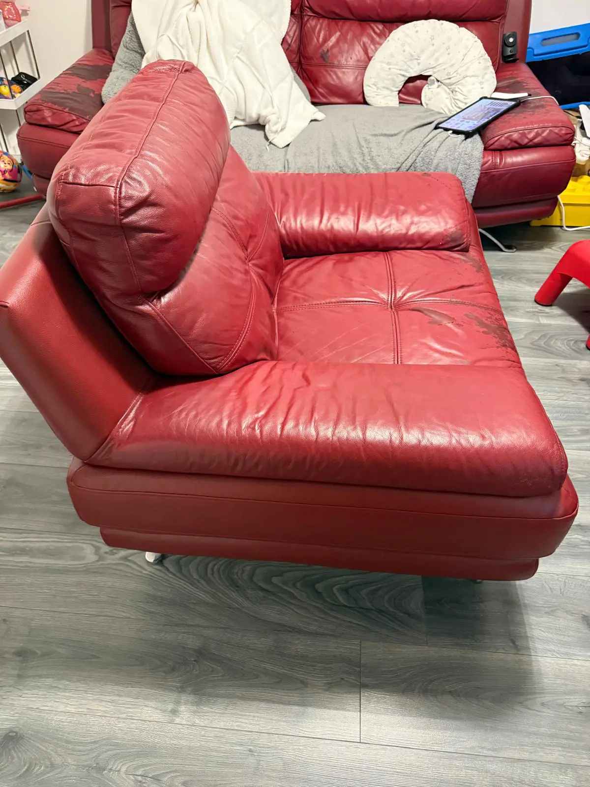 🔥 Red Genuine Leather Sofa Set – 2 Seater + 2 Armchairs – Used Condition – Bargain Price! 🔥