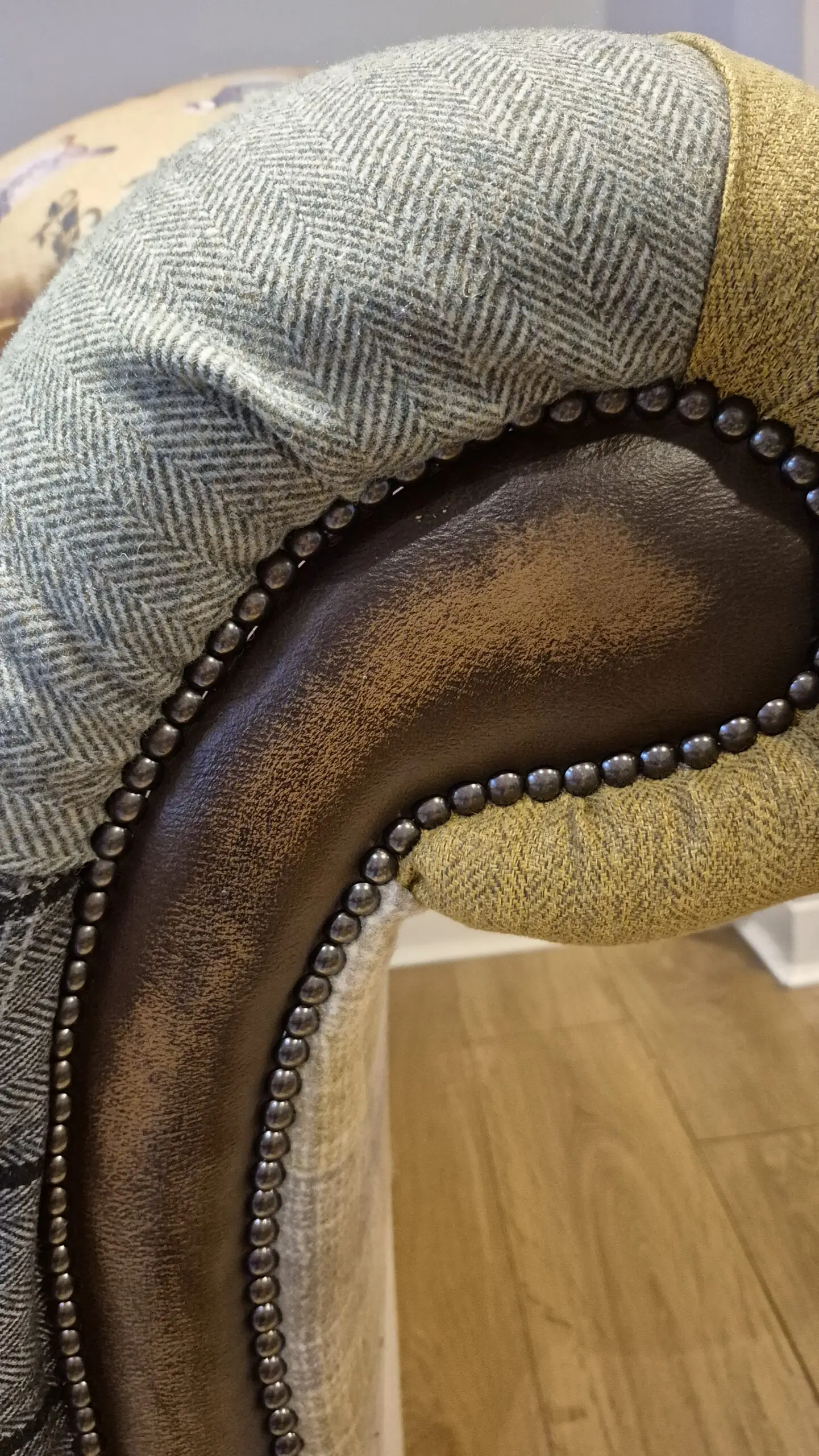 Oswald & Pablo Cotswold Chesterfield Patchwork 2 x seater Sofa