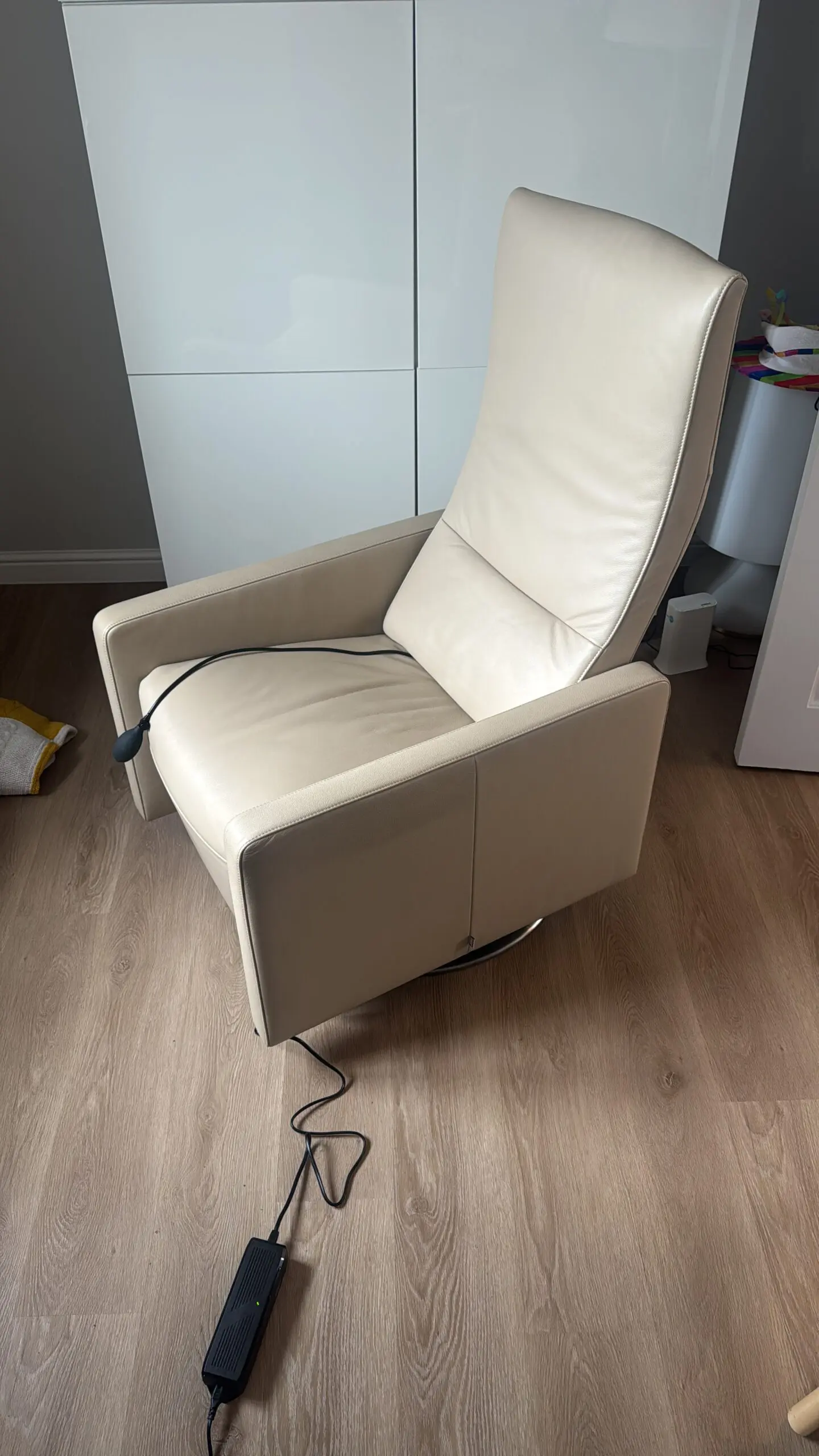 Beige Jori Armchair (Modell: Cammeo) Electric