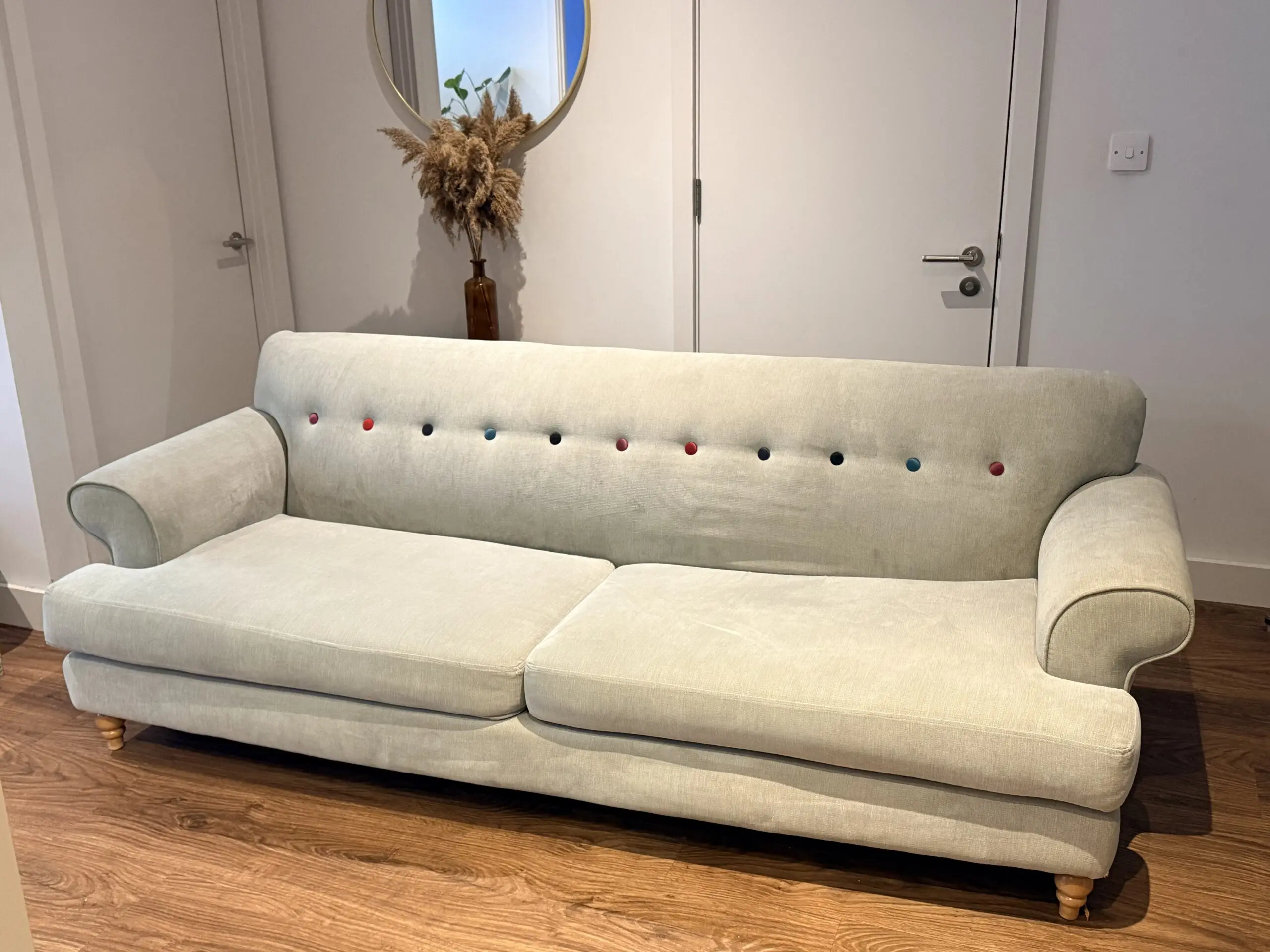 Light grey 3-Seater Sofa – Excellent Condition!