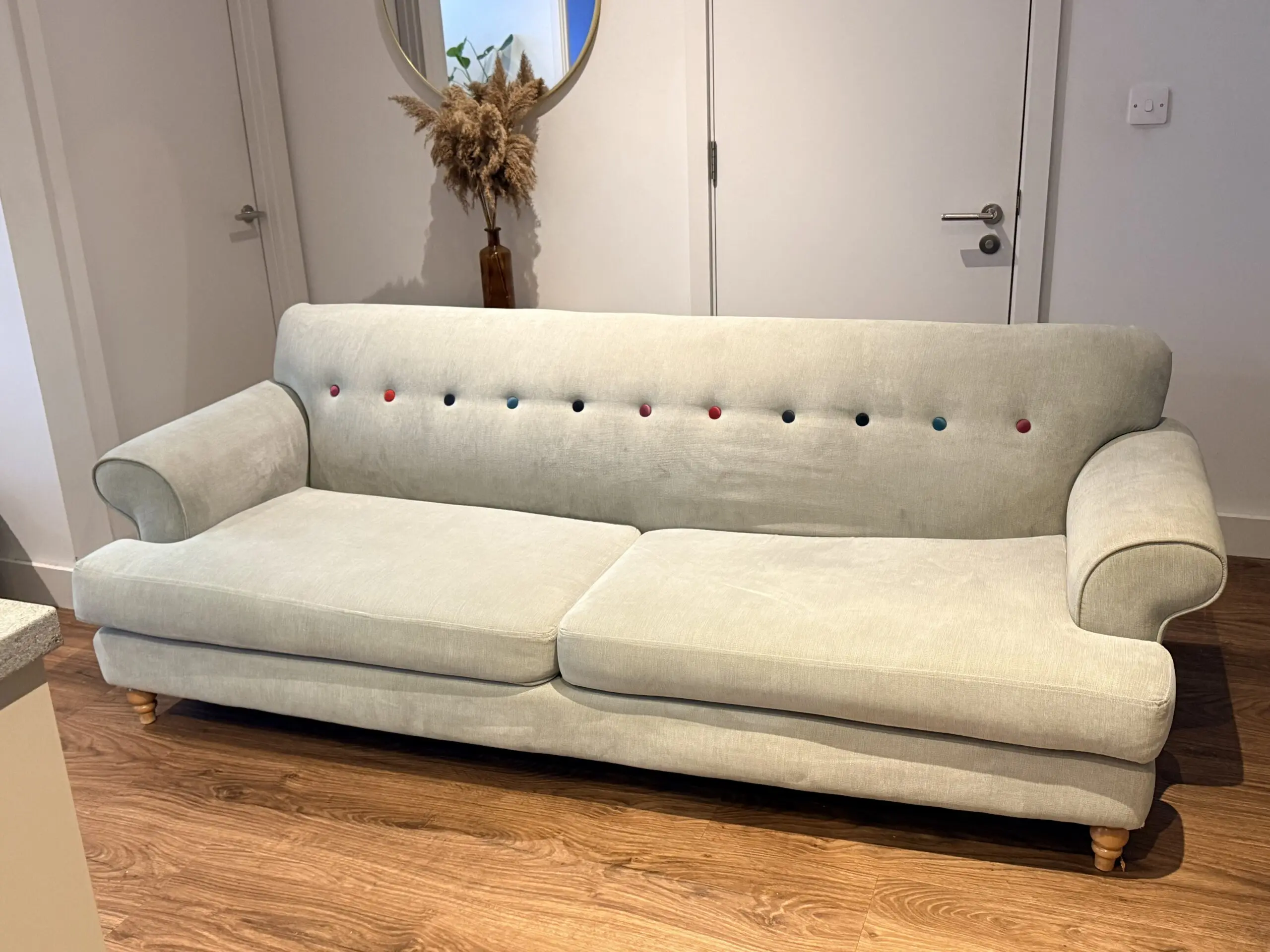 Light grey 3-Seater Sofa – Excellent Condition!