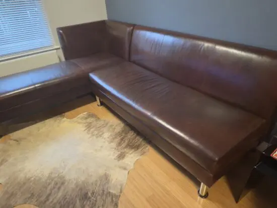 Separate 3 seater leather sofa and chaise longue that create a corner unit