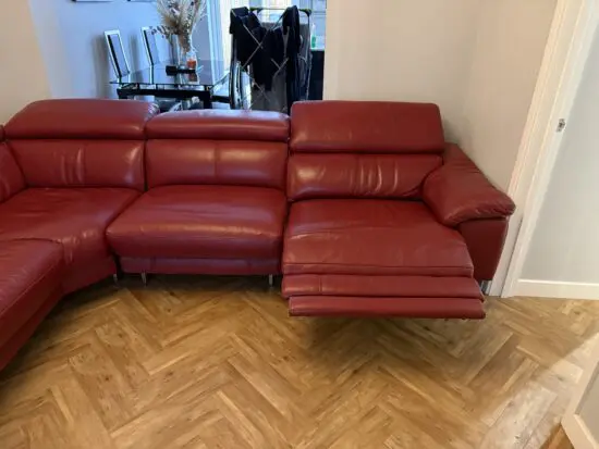 Red leather corner sifa