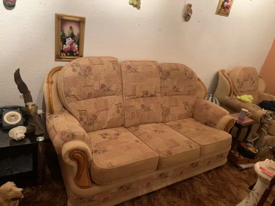 Excellent Condition 3 Seater Sofa and 2 Chairs