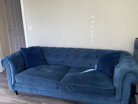 💙 Beautiful Blue Velvet Chesterfield Sofa – Excellent Condition