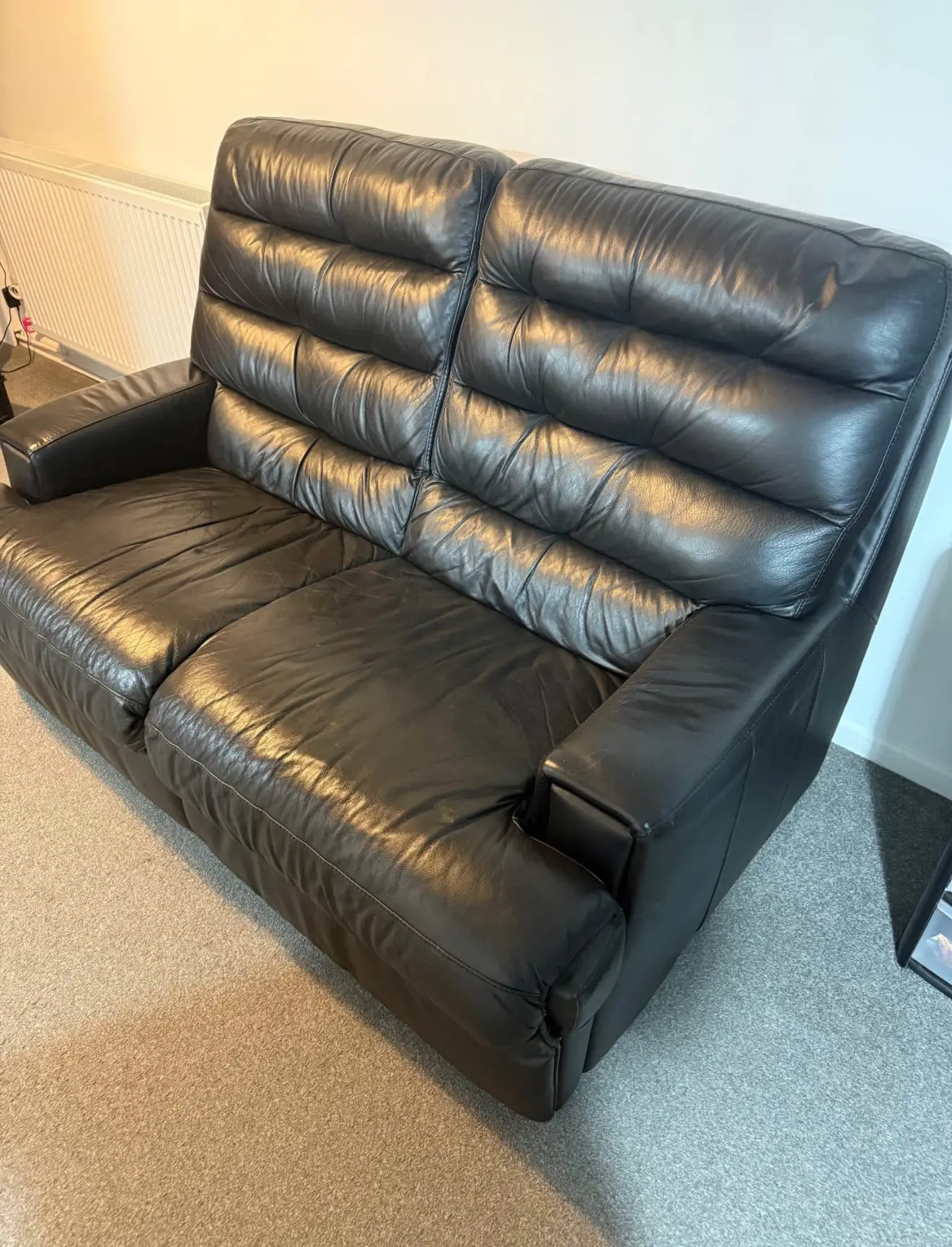 ✨ Premium Black Leather 2-Seater Sofa – Excellent Condition ✨