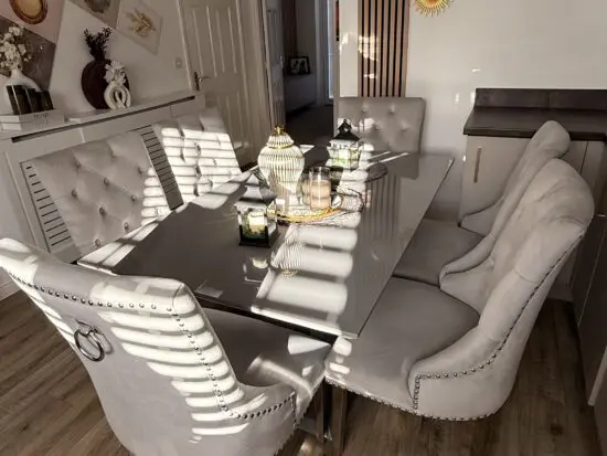 Dinner table with 6 chairs