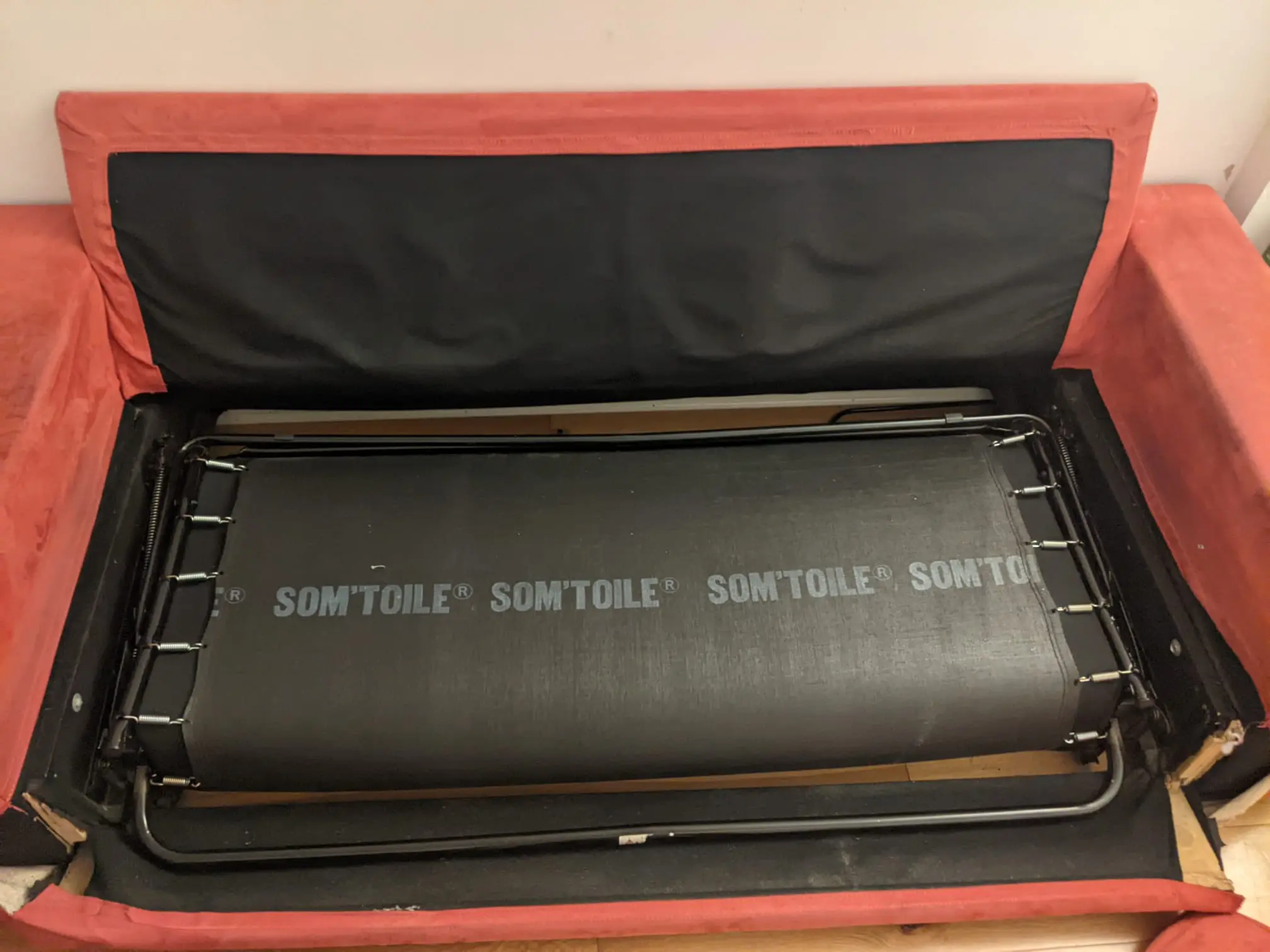 Sarteano 3 seater Blush Red Sofa with Som'toile bed frame