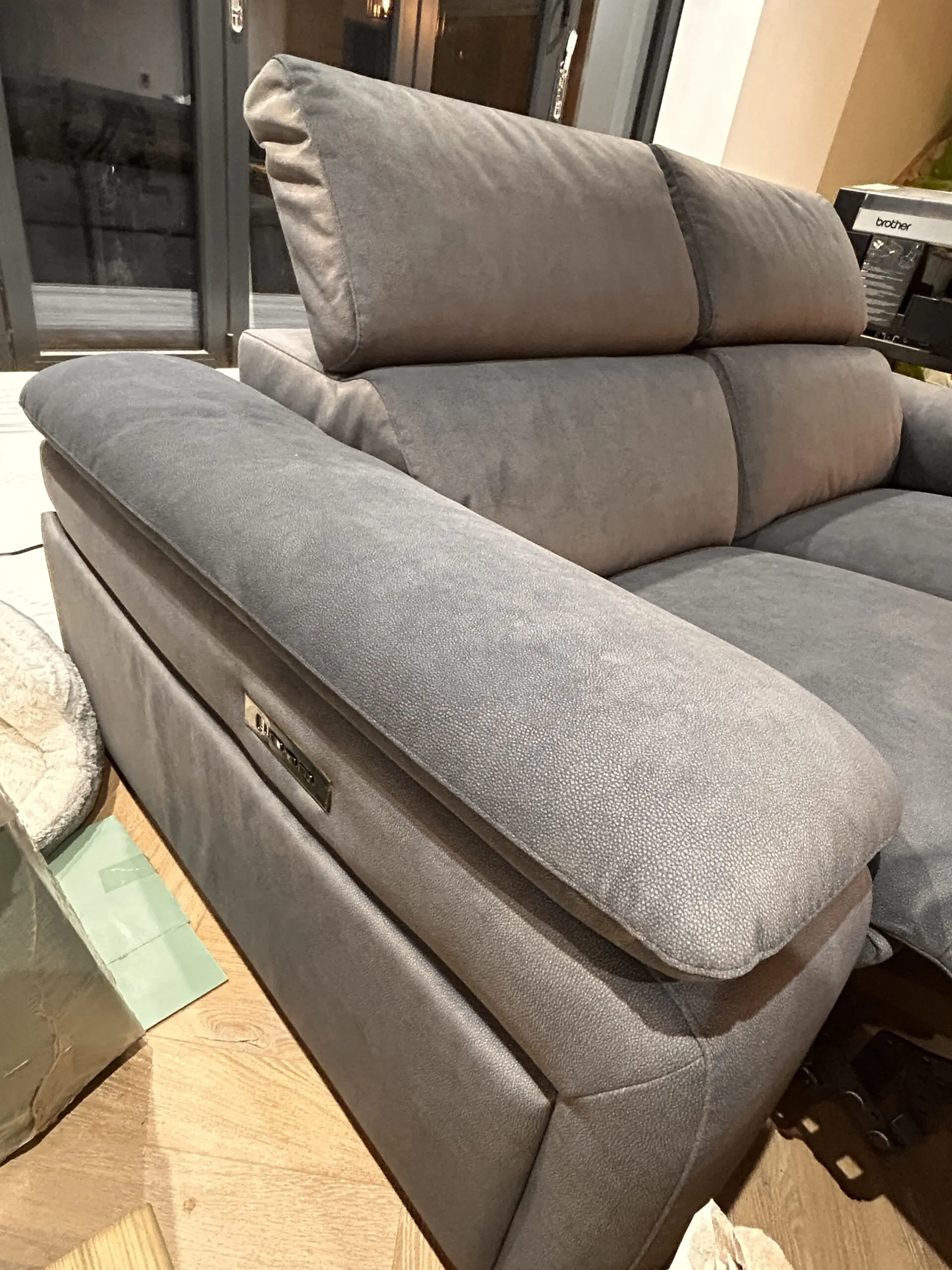 BRAND NEW DISPLAY SCS Riolo Power Recliner Sofa and Chair, Italian made