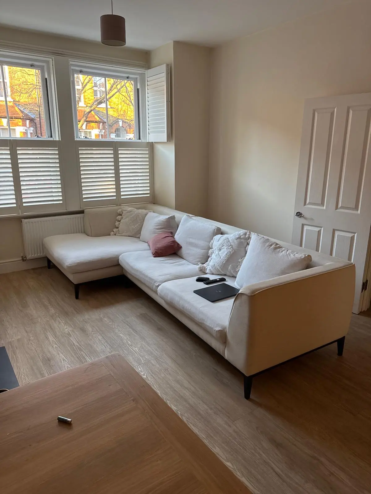 Zientte L-Shaped Corner Sofa: Cream/Off-White