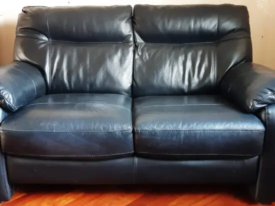 Black leather 2 seater setee