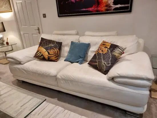 Beautiful Italian style real leather 3+2 seater sofas for sale. Non recliners, in white/ Ivory colour.