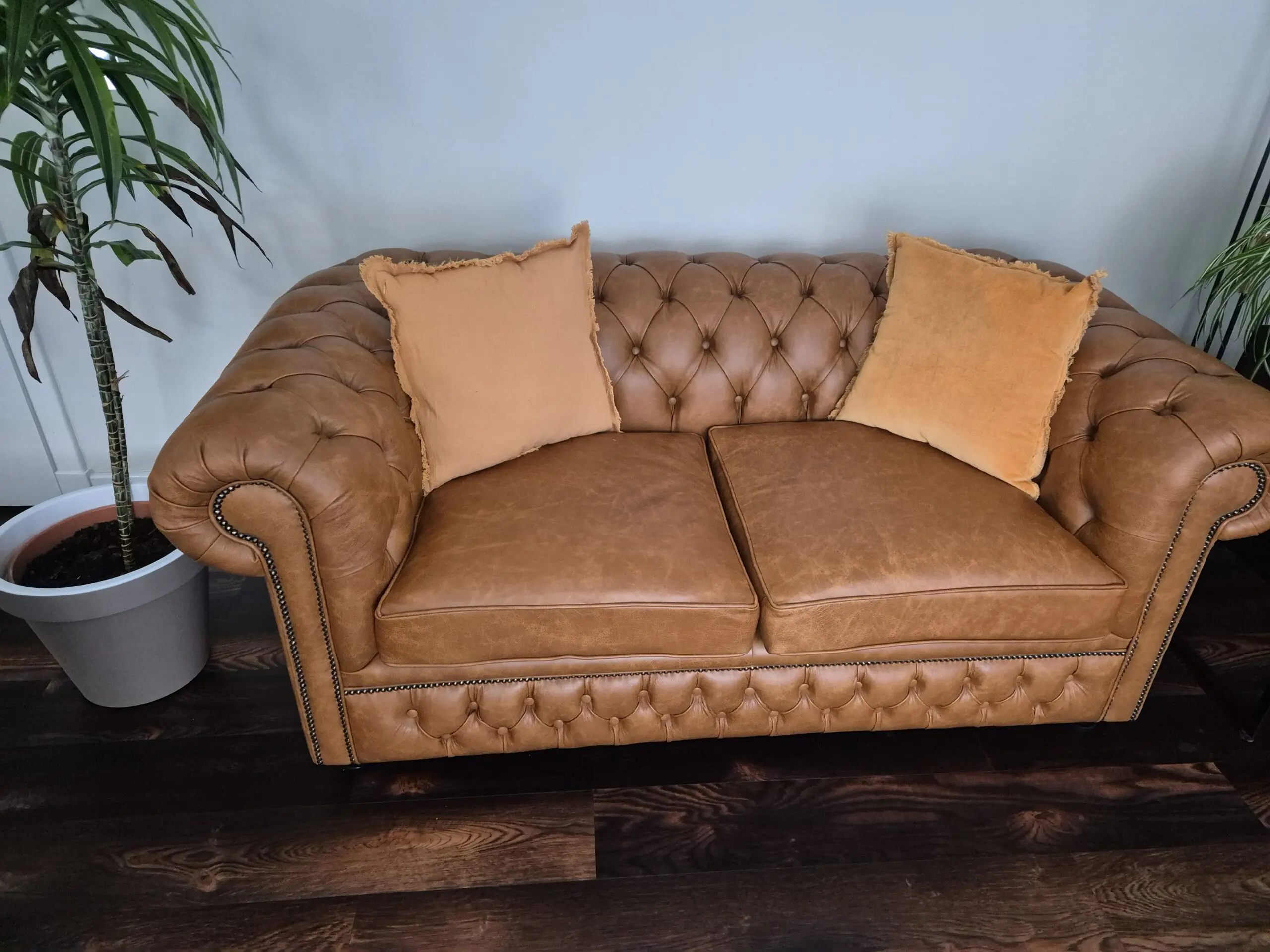 Distinctive Chesterfield sofa set