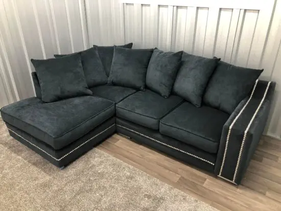 Black Chesterfield Arm L-Shaped Sofa For Sale