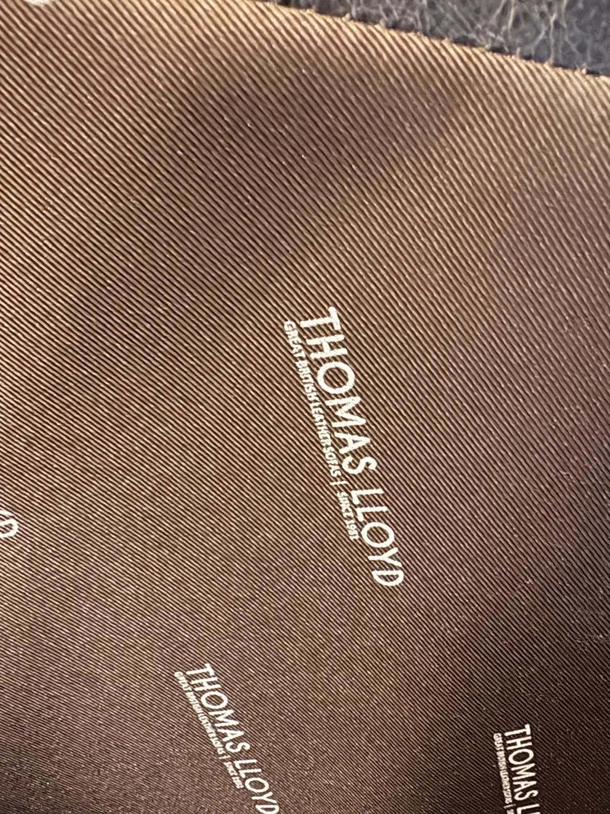 Thomas Lloyd Handmade Aspen 2 and 3 leather seater sofa set with matching storage footstool