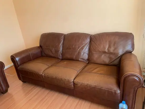 Dark brown leather sofa set with 1 x 3 seater, 2x 1 seaters and matching ottoman originally from DFS in good condition
