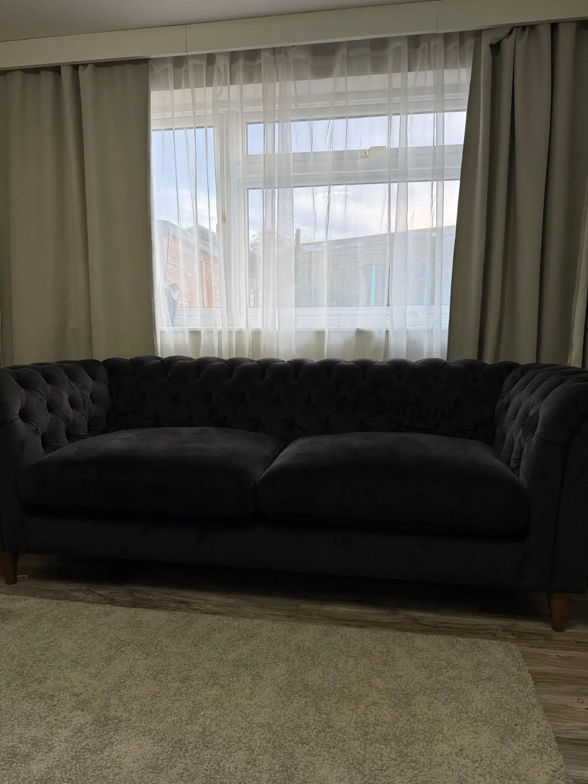 John Lewis Cromwell 4-Seater Chesterfield Sofa Smooth Velvet (Band B) – Charcoal | Dark Wood Legs