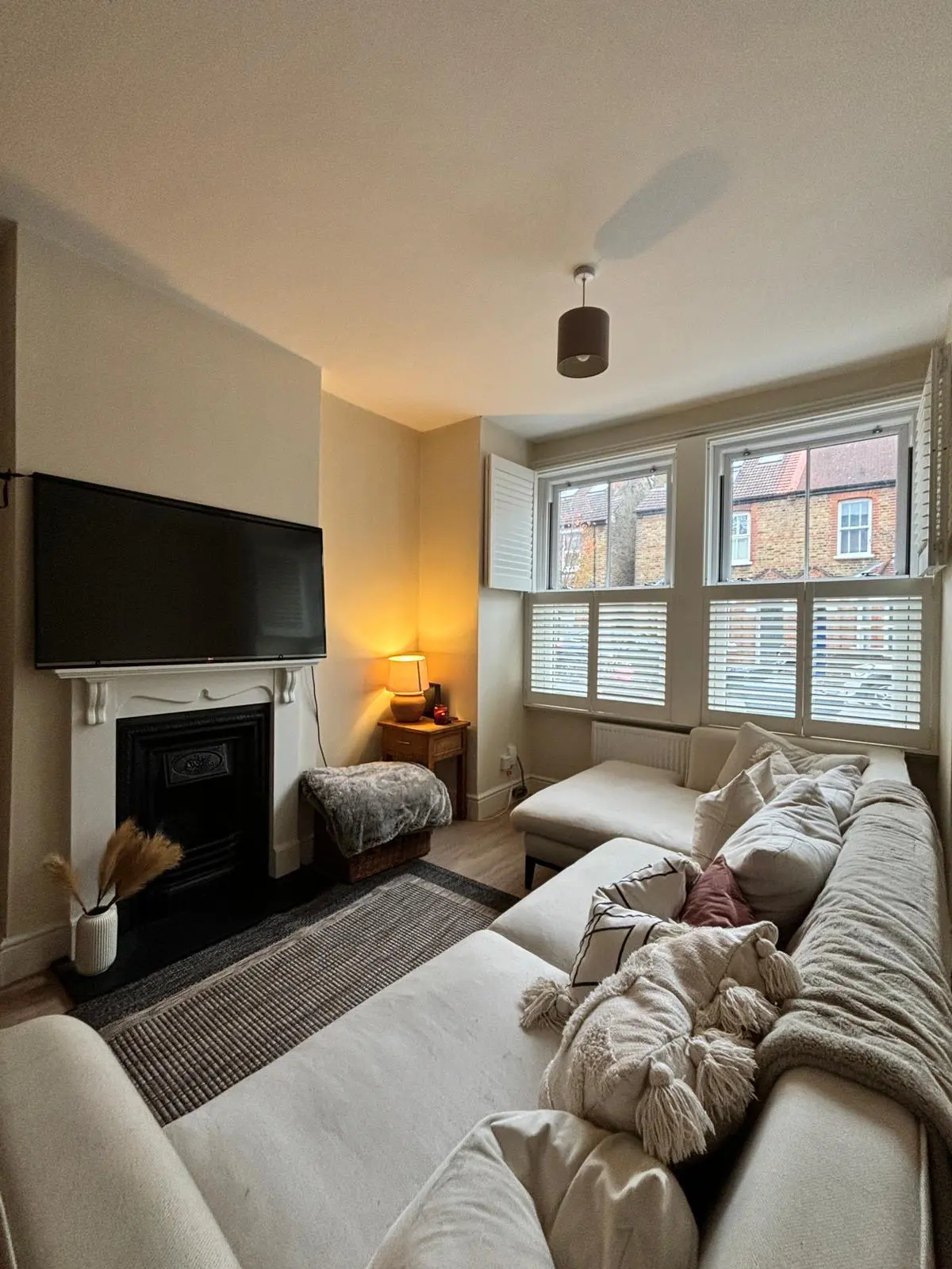 Zientte L-Shaped Corner Sofa: Cream/Off-White