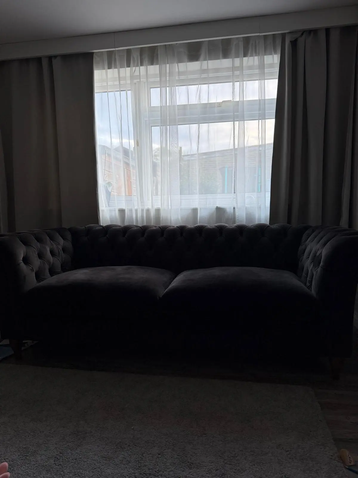 John Lewis Cromwell 4-Seater Chesterfield Sofa Smooth Velvet (Band B) – Charcoal | Dark Wood Legs