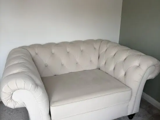 Gosford chesterfield snuggle chair