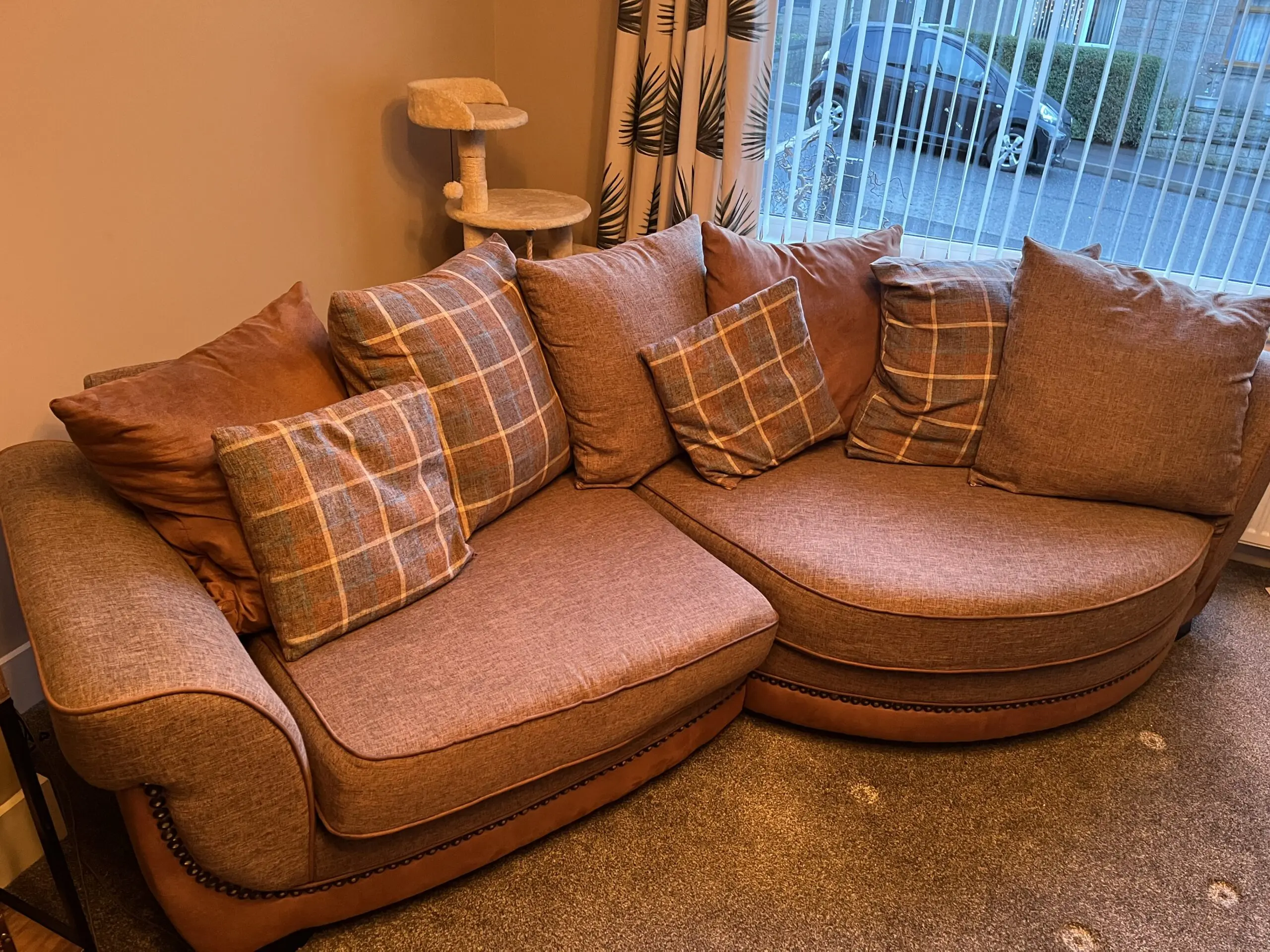 Brown curved scatter back