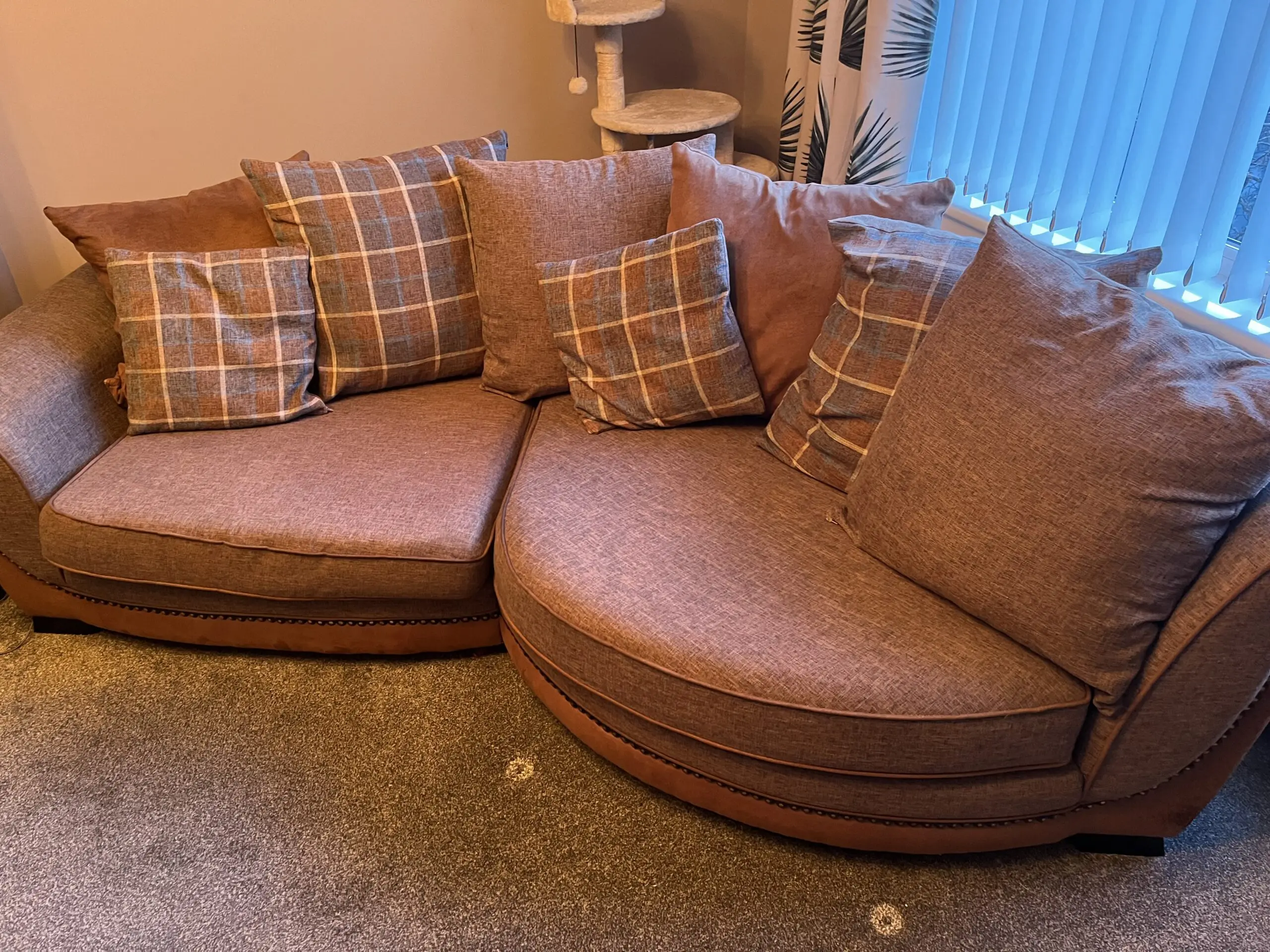 Brown curved scatter back