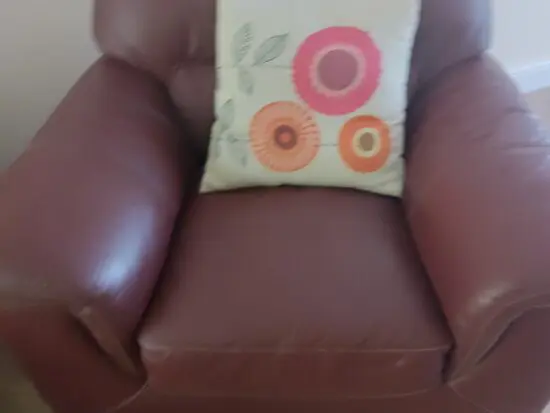 2 seater and 1 seater leather sofa