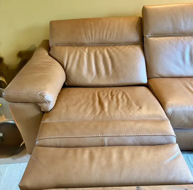 Natuzzi Editions Power Chaise & Recliner Corner Sofa in Leather (caramel colour)